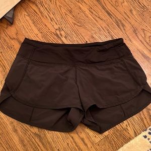 Black Lululemon Speed Up Low-Rise Lined Short 2.5" Size 4